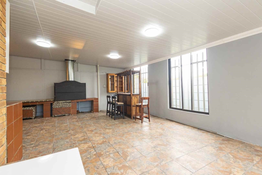 To Let 3 Bedroom Property for Rent in Normandie Western Cape
